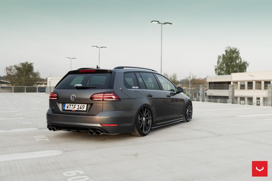  Volkswagen Golf R Estate on Vossen Wheels (VFS-10) 2017 года  (фото 26 из 30)